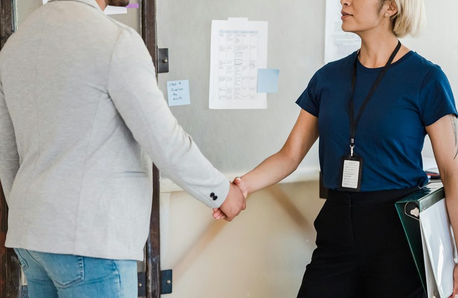 Business handshake for Dubai company setup and incorporation services